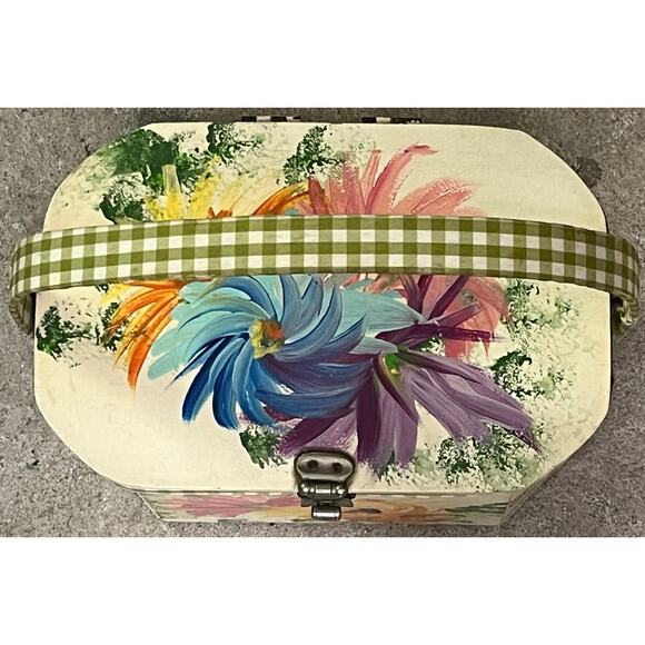 Vintage Vicki Jean wood purse Box. Hand Painted Flowers - Signed - Picture 5 of 16
